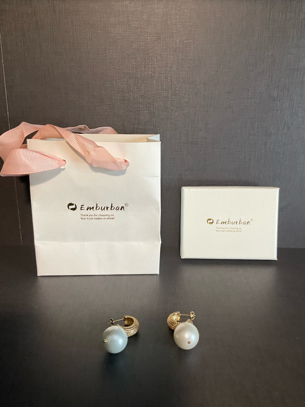 Emburban textured gold tone with large drop pearl earrings